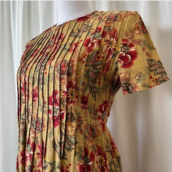 1990s Vintage Positive Attitude Tan, red and green floral pleated dress size 6. - Picture 7 of 8